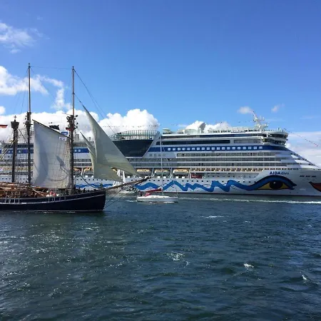 Ferienhaus Am Yachthafen, Moewe شقة روستوك