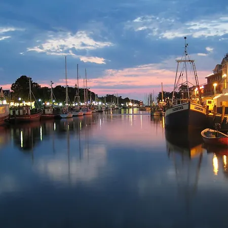Ferienhaus Am Yachthafen, Moewe * روستوك